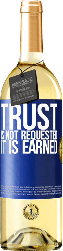 29,95 € Free Shipping | White Wine WHITE Edition Trust is not requested, it is earned Blue Label. Customizable label Young wine Harvest 2023 Verdejo