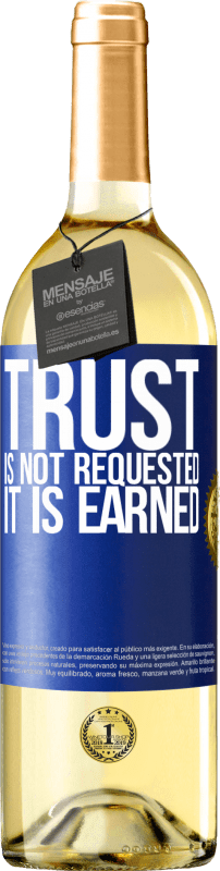 29,95 € Free Shipping | White Wine WHITE Edition Trust is not requested, it is earned Blue Label. Customizable label Young wine Harvest 2025 Verdejo