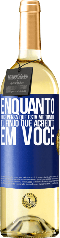 29,95 € Envio grátis | Vinho branco Edição WHITE Enquanto você pensa que está me traindo, eu finjo que acredito em você Etiqueta Azul. Etiqueta personalizável Vinho jovem Colheita 2024 Verdejo