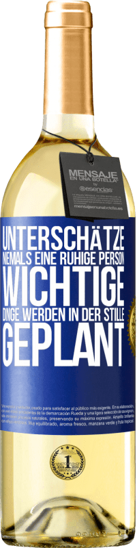 29,95 € Kostenloser Versand | Weißwein WHITE Ausgabe Unterschätze niemals eine ruhige Person, wichtige Dinge werden in der Stille geplant Blaue Markierung. Anpassbares Etikett Junger Wein Ernte 2024 Verdejo