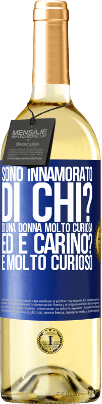 29,95 € Spedizione Gratuita | Vino bianco Edizione WHITE Sono innamorato Di chi? Di una donna molto curiosa. Ed è carino? È molto curioso Etichetta Blu. Etichetta personalizzabile Vino giovane Raccogliere 2024 Verdejo