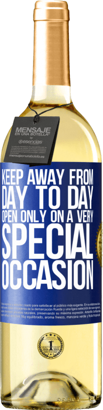 29,95 € Free Shipping | White Wine WHITE Edition Keep away from day to day. Open only on a very special occasion Blue Label. Customizable label Young wine Harvest 2024 Verdejo