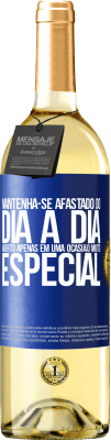 29,95 € Envio grátis | Vinho branco Edição WHITE Mantenha-se afastado do dia a dia. Aberto apenas em uma ocasião muito especial Etiqueta Azul. Etiqueta personalizável Vinho jovem Colheita 2023 Verdejo