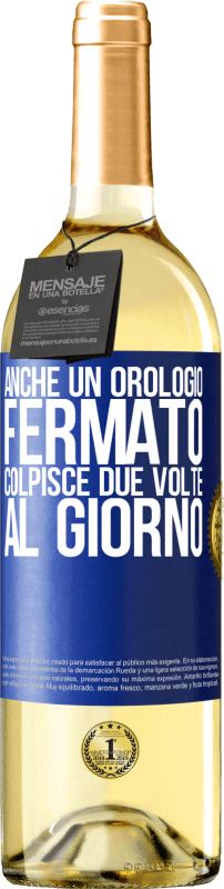 29,95 € Spedizione Gratuita | Vino bianco Edizione WHITE Anche un orologio fermato colpisce due volte al giorno Etichetta Blu. Etichetta personalizzabile Vino giovane Raccogliere 2024 Verdejo