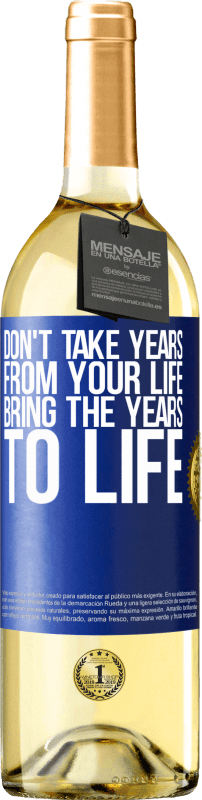 29,95 € Бесплатная доставка | Белое вино Издание WHITE Не берите годы из своей жизни, воплощайте годы в жизнь Синяя метка. Настраиваемая этикетка Молодое вино Урожай 2023 Verdejo