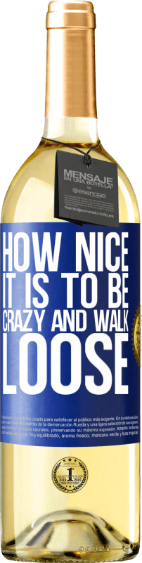 29,95 € Бесплатная доставка | Белое вино Издание WHITE Как приятно быть сумасшедшим и свободно ходить Синяя метка. Настраиваемая этикетка Молодое вино Урожай 2023 Verdejo
