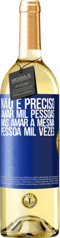 29,95 € Envio grátis | Vinho branco Edição WHITE Não é preciso amar mil pessoas, mas amar a mesma pessoa mil vezes Etiqueta Azul. Etiqueta personalizável Vinho jovem Colheita 2023 Verdejo