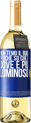 29,95 € Spedizione Gratuita | Vino bianco Edizione WHITE Non temo il buio, perché so che è dove è più luminoso Etichetta Blu. Etichetta personalizzabile Vino giovane Raccogliere 2023 Verdejo