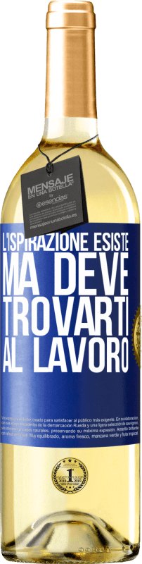 29,95 € Spedizione Gratuita | Vino bianco Edizione WHITE L'ispirazione esiste, ma deve trovarti al lavoro Etichetta Blu. Etichetta personalizzabile Vino giovane Raccogliere 2024 Verdejo