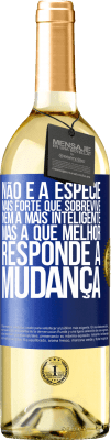 29,95 € Envio grátis | Vinho branco Edição WHITE Não é a espécie mais forte que sobrevive, nem a mais inteligente, mas a que melhor responde à mudança Etiqueta Azul. Etiqueta personalizável Vinho jovem Colheita 2023 Verdejo