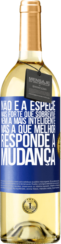 29,95 € Envio grátis | Vinho branco Edição WHITE Não é a espécie mais forte que sobrevive, nem a mais inteligente, mas a que melhor responde à mudança Etiqueta Azul. Etiqueta personalizável Vinho jovem Colheita 2025 Verdejo