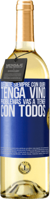 29,95 € Envío gratis | Vino Blanco Edición WHITE Quédate siempre con quien tenga vino. Problemas vas a tener con todos Etiqueta Azul. Etiqueta personalizable Vino joven Cosecha 2023 Verdejo