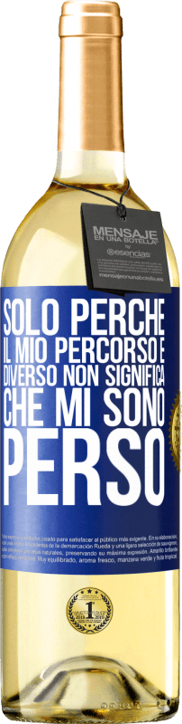 29,95 € Spedizione Gratuita | Vino bianco Edizione WHITE Solo perché il mio percorso è diverso non significa che mi sono perso Etichetta Blu. Etichetta personalizzabile Vino giovane Raccogliere 2024 Verdejo