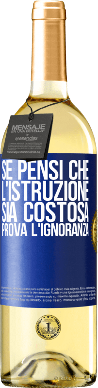 29,95 € Spedizione Gratuita | Vino bianco Edizione WHITE Se pensi che l'istruzione sia costosa, prova l'ignoranza Etichetta Blu. Etichetta personalizzabile Vino giovane Raccogliere 2025 Verdejo