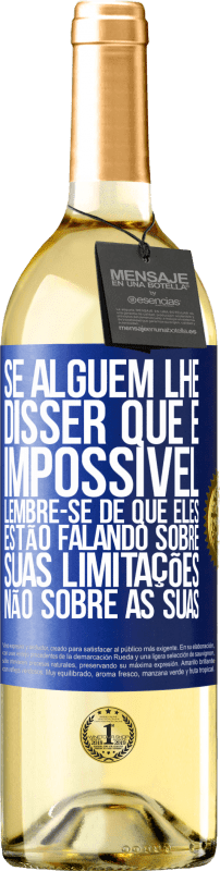 29,95 € Envio grátis | Vinho branco Edição WHITE Se alguém lhe disser que é impossível, lembre-se de que eles estão falando sobre suas limitações, não sobre as suas Etiqueta Azul. Etiqueta personalizável Vinho jovem Colheita 2024 Verdejo