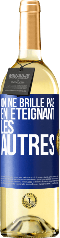 29,95 € Envoi gratuit | Vin blanc Édition WHITE On ne brille pas en éteignant les autres Étiquette Bleue. Étiquette personnalisable Vin jeune Récolte 2025 Verdejo