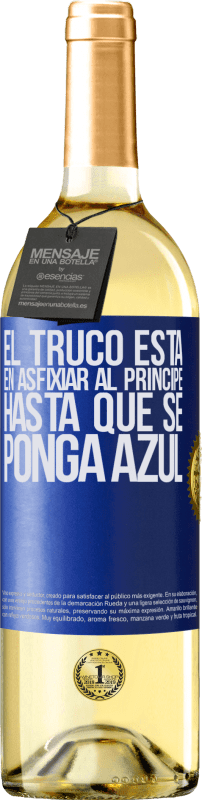 29,95 € Envío gratis | Vino Blanco Edición WHITE El truco está en axfisiar al príncipe hasta que se ponga azul Etiqueta Azul. Etiqueta personalizable Vino joven Cosecha 2024 Verdejo