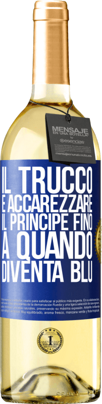 29,95 € Spedizione Gratuita | Vino bianco Edizione WHITE Il trucco è accarezzare il principe fino a quando diventa blu Etichetta Blu. Etichetta personalizzabile Vino giovane Raccogliere 2024 Verdejo