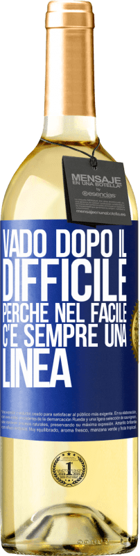 29,95 € Spedizione Gratuita | Vino bianco Edizione WHITE Vado dopo il difficile, perché nel facile c'è sempre una linea Etichetta Blu. Etichetta personalizzabile Vino giovane Raccogliere 2024 Verdejo