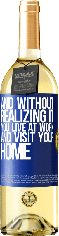 29,95 € Бесплатная доставка | Белое вино Издание WHITE И не осознавая этого, вы живете на работе и посещаете свой дом Синяя метка. Настраиваемая этикетка Молодое вино Урожай 2023 Verdejo