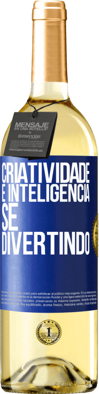 29,95 € Envio grátis | Vinho branco Edição WHITE Criatividade é inteligência se divertindo Etiqueta Azul. Etiqueta personalizável Vinho jovem Colheita 2024 Verdejo