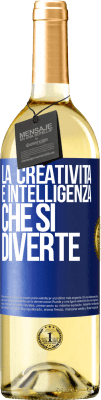 29,95 € Spedizione Gratuita | Vino bianco Edizione WHITE La creatività è intelligenza che si diverte Etichetta Blu. Etichetta personalizzabile Vino giovane Raccogliere 2025 Verdejo