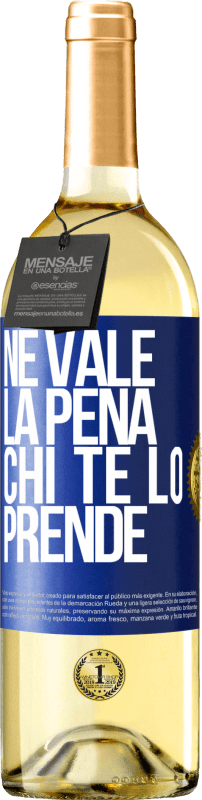 29,95 € Spedizione Gratuita | Vino bianco Edizione WHITE Ne vale la pena chi te lo prende Etichetta Blu. Etichetta personalizzabile Vino giovane Raccogliere 2024 Verdejo