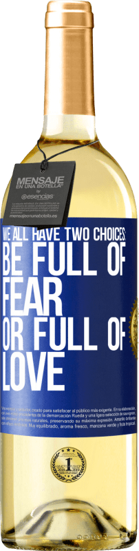 29,95 € Бесплатная доставка | Белое вино Издание WHITE У всех нас есть два варианта: быть полными страха или полны любви Синяя метка. Настраиваемая этикетка Молодое вино Урожай 2023 Verdejo