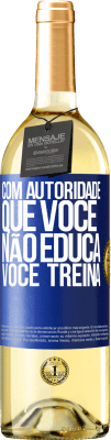 29,95 € Envio grátis | Vinho branco Edição WHITE Com autoridade que você não educa, você treina Etiqueta Azul. Etiqueta personalizável Vinho jovem Colheita 2023 Verdejo