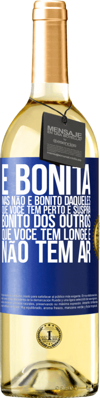 29,95 € Envio grátis | Vinho branco Edição WHITE É bonita. Mas não é bonito daqueles que você tem perto e suspira. Bonito dos outros, que você tem longe e não tem ar Etiqueta Azul. Etiqueta personalizável Vinho jovem Colheita 2024 Verdejo