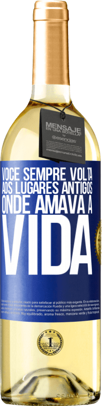 29,95 € Envio grátis | Vinho branco Edição WHITE Você sempre volta aos lugares antigos onde amava a vida Etiqueta Azul. Etiqueta personalizável Vinho jovem Colheita 2024 Verdejo