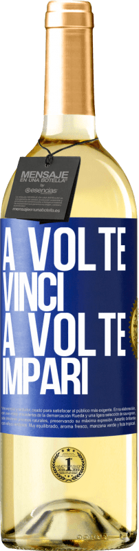 29,95 € Spedizione Gratuita | Vino bianco Edizione WHITE A volte vinci, a volte impari Etichetta Blu. Etichetta personalizzabile Vino giovane Raccogliere 2024 Verdejo