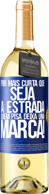 29,95 € Envio grátis | Vinho branco Edição WHITE Por mais curta que seja a estrada. Quem pisa, deixa uma marca! Etiqueta Azul. Etiqueta personalizável Vinho jovem Colheita 2024 Verdejo