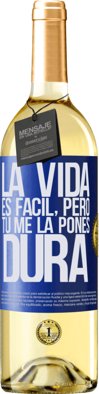 29,95 € Envío gratis | Vino Blanco Edición WHITE La vida es fácil, pero tú me la pones dura Etiqueta Azul. Etiqueta personalizable Vino joven Cosecha 2024 Verdejo