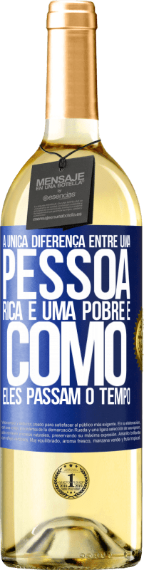 29,95 € Envio grátis | Vinho branco Edição WHITE A única diferença entre uma pessoa rica e uma pobre é como eles passam o tempo Etiqueta Azul. Etiqueta personalizável Vinho jovem Colheita 2024 Verdejo