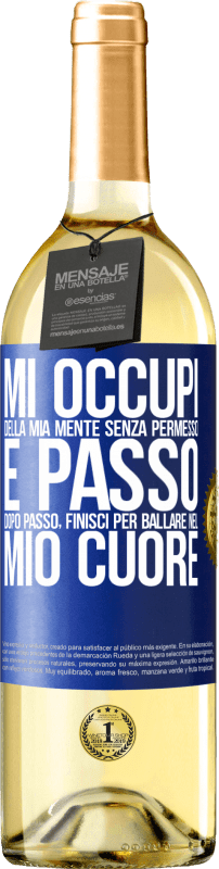 29,95 € Spedizione Gratuita | Vino bianco Edizione WHITE Mi occupi della mia mente senza permesso e passo dopo passo, finisci per ballare nel mio cuore Etichetta Blu. Etichetta personalizzabile Vino giovane Raccogliere 2024 Verdejo