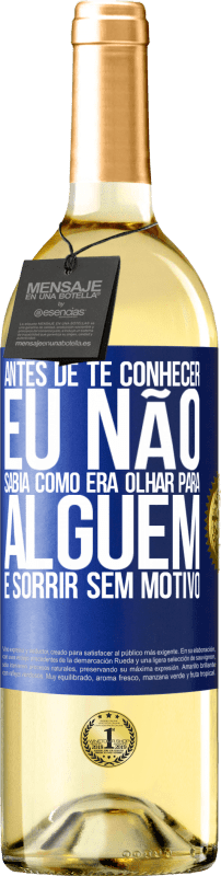 29,95 € Envio grátis | Vinho branco Edição WHITE Antes de te conhecer, eu não sabia como era olhar para alguém e sorrir sem motivo Etiqueta Azul. Etiqueta personalizável Vinho jovem Colheita 2024 Verdejo