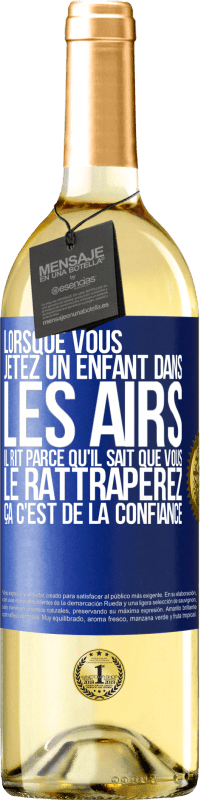 29,95 € Envoi gratuit | Vin blanc Édition WHITE Lorsque vous jetez un enfant dans les airs il rit parce qu'il sait que vous le rattraperez. ÇA C'EST DE LA CONFIANCE Étiquette Bleue. Étiquette personnalisable Vin jeune Récolte 2024 Verdejo