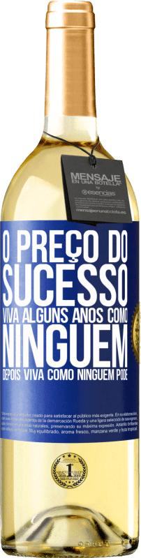 29,95 € Envio grátis | Vinho branco Edição WHITE O preço do sucesso. Viva alguns anos como ninguém, depois viva como ninguém pode Etiqueta Azul. Etiqueta personalizável Vinho jovem Colheita 2024 Verdejo