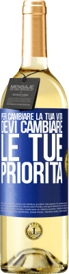 29,95 € Spedizione Gratuita | Vino bianco Edizione WHITE Per cambiare la tua vita devi cambiare le tue priorità Etichetta Blu. Etichetta personalizzabile Vino giovane Raccogliere 2024 Verdejo