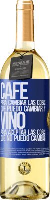 29,95 € Envío gratis | Vino Blanco Edición WHITE CAFÉ para cambiar las cosas que puedo cambiar, y VINO para aceptar las cosas que no puedo cambiar Etiqueta Azul. Etiqueta personalizable Vino joven Cosecha 2024 Verdejo