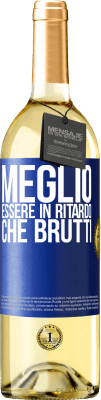 29,95 € Spedizione Gratuita | Vino bianco Edizione WHITE Meglio essere in ritardo che brutti Etichetta Blu. Etichetta personalizzabile Vino giovane Raccogliere 2024 Verdejo