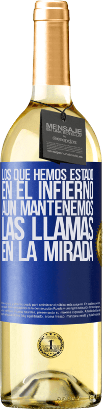 29,95 € Envío gratis | Vino Blanco Edición WHITE Los que hemos estado en el infierno, aún mantenemos las llamas en la mirada Etiqueta Azul. Etiqueta personalizable Vino joven Cosecha 2024 Verdejo