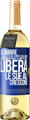 29,95 € Spedizione Gratuita | Vino bianco Edizione WHITE Sa amare, e se si dona, lo fa nel corpo e nell'anima. Ma, non dimenticare, se non ti senti libero, le tue ali crescono Etichetta Blu. Etichetta personalizzabile Vino giovane Raccogliere 2023 Verdejo