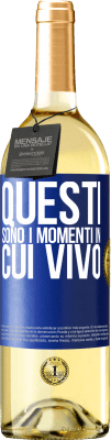 29,95 € Spedizione Gratuita | Vino bianco Edizione WHITE Questi sono i momenti in cui vivo Etichetta Blu. Etichetta personalizzabile Vino giovane Raccogliere 2023 Verdejo