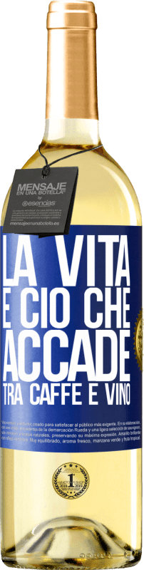 29,95 € Spedizione Gratuita | Vino bianco Edizione WHITE La vita è ciò che accade tra caffè e vino Etichetta Blu. Etichetta personalizzabile Vino giovane Raccogliere 2024 Verdejo