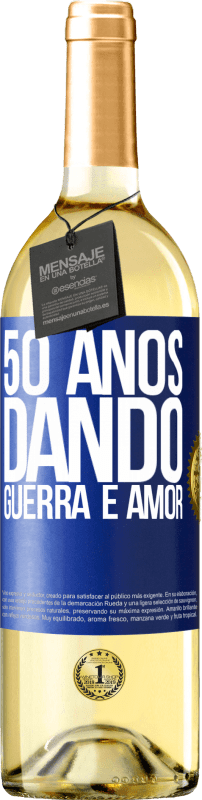 29,95 € Envio grátis | Vinho branco Edição WHITE 50 anos dando guerra e amor Etiqueta Azul. Etiqueta personalizável Vinho jovem Colheita 2024 Verdejo