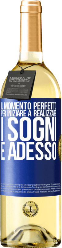 29,95 € Spedizione Gratuita | Vino bianco Edizione WHITE Il momento perfetto per iniziare a realizzare i sogni è adesso Etichetta Blu. Etichetta personalizzabile Vino giovane Raccogliere 2024 Verdejo