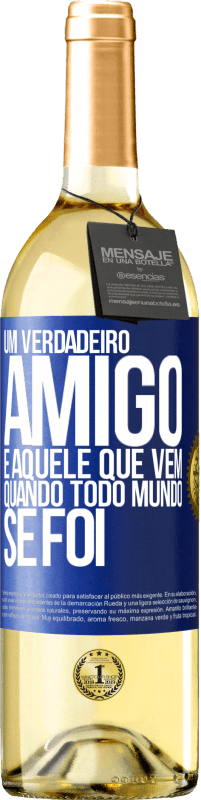 29,95 € Envio grátis | Vinho branco Edição WHITE Um verdadeiro amigo é aquele que vem quando todo mundo se foi Etiqueta Azul. Etiqueta personalizável Vinho jovem Colheita 2024 Verdejo