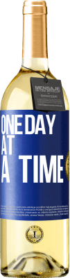 29,95 € Free Shipping | White Wine WHITE Edition One day at a time Blue Label. Customizable label Young wine Harvest 2023 Verdejo